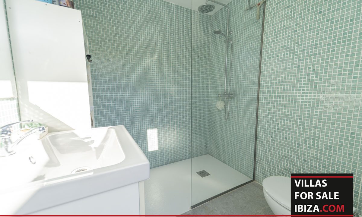 Villas for sale Ibiza - Villa Burgon 42 - outside bathroom shower